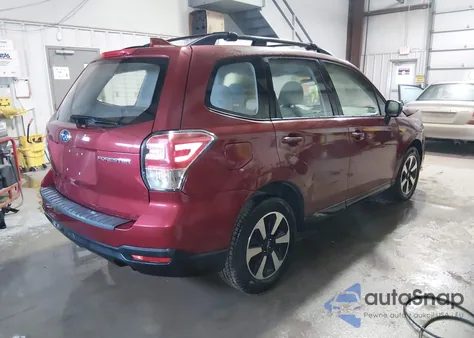 2018 Subaru Forester 2.5I z USA, uszkodzony, nr VIN JF2SJABC2JH469419